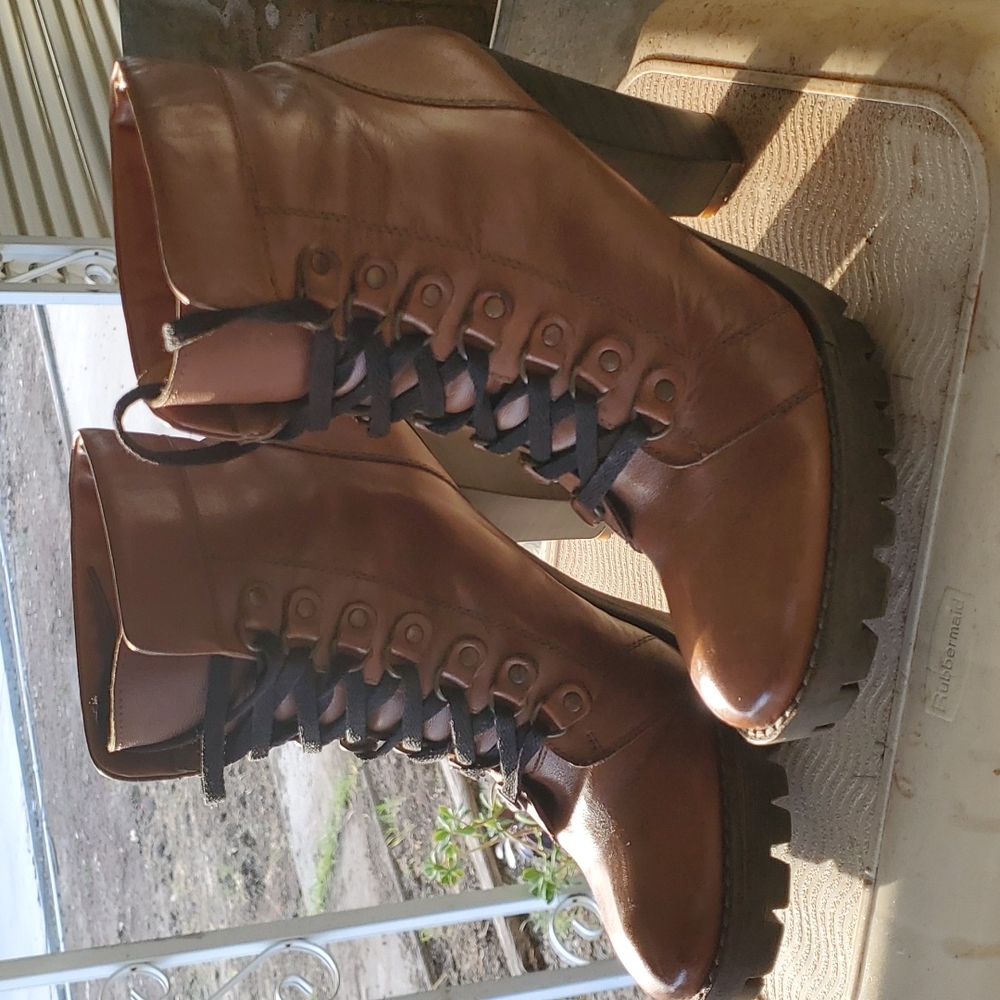 Women's Verona leather lace up booties size 8